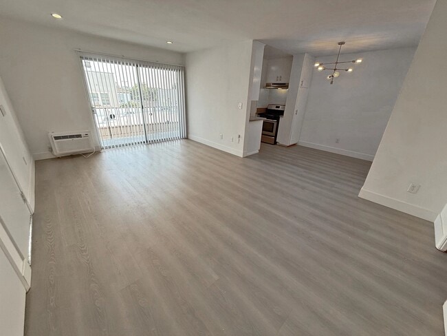 Photo - 745 N Edinburgh Ave Unit 6