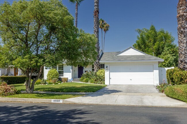 Photo - Beautiful 3-Bedroom Home with Pool in Tarzana!