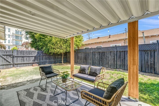 Photo - 422 W Bencamp St