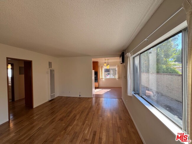 Building Photo - 4168 Brunswick Ave Unit B