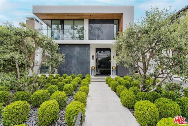 Building Photo - 213 S La Peer Dr Rental