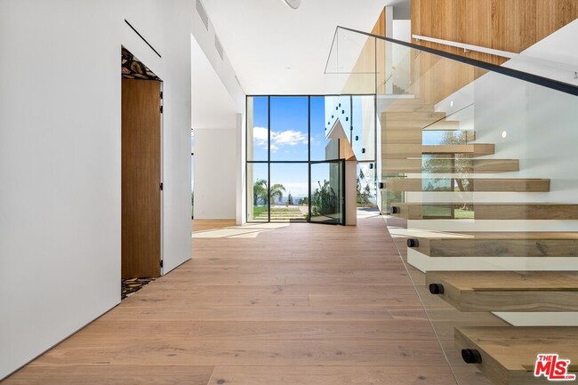 Photo - 2501 Banyan Dr