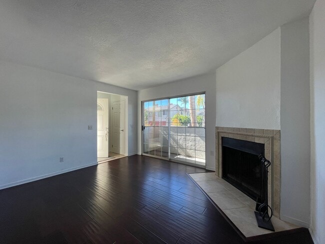 Building Photo - Cozy 2 Bedroom, 1 Bath Townhome in the Heart of North Park! Unit 01