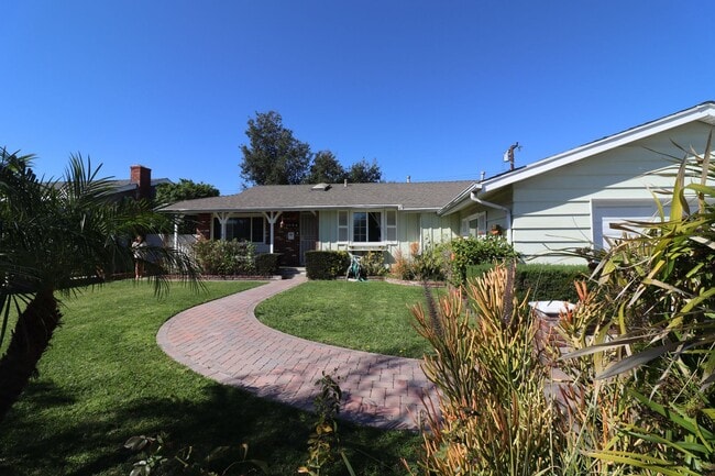 Building Photo - 1054 N Grand St