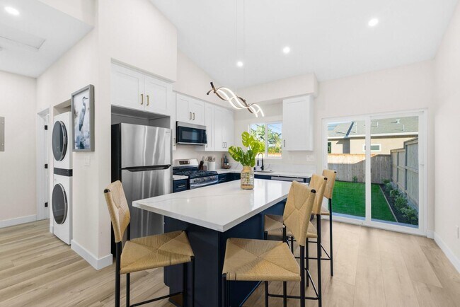 Photo - 436 Date Ave