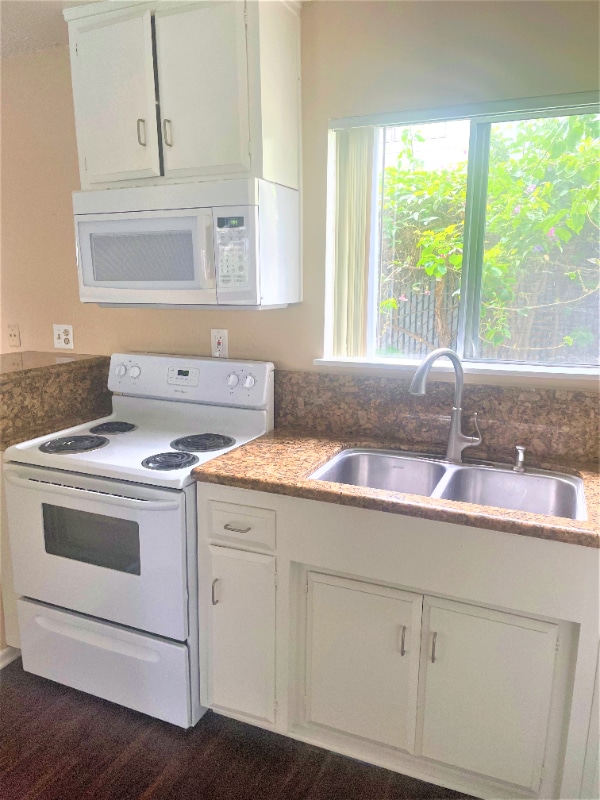 Photo - 931 W 19th St Unit 10