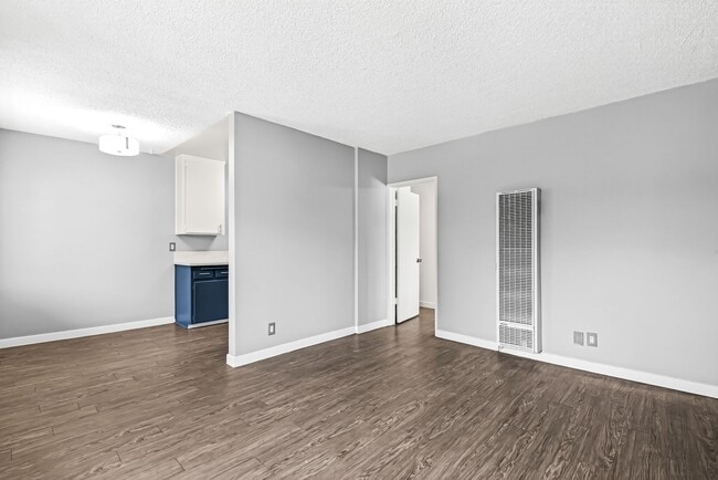 Photo - 539 E 11th St Unit 07