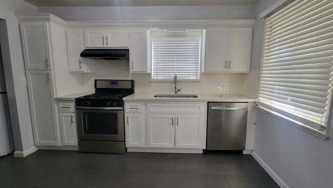 Photo - 252 N Canyon Blvd