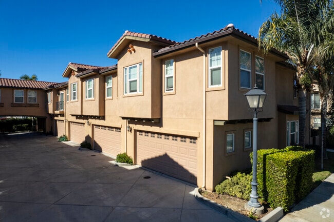 4871 E Los Angeles Ave - Parkside Villas