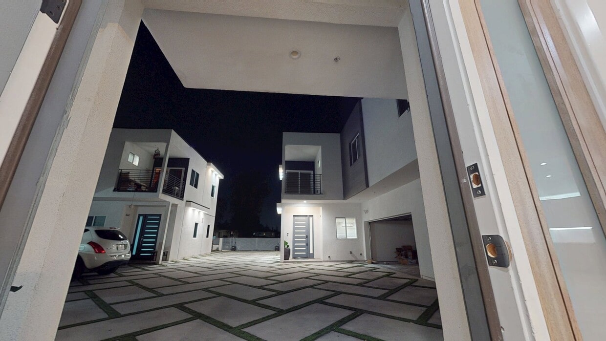 3D Tour - Private bedroom in 4 bed/4 bath Home Unit A