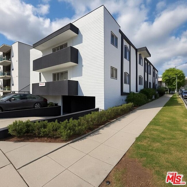Building Photo - 8668 Gregory Way Rental