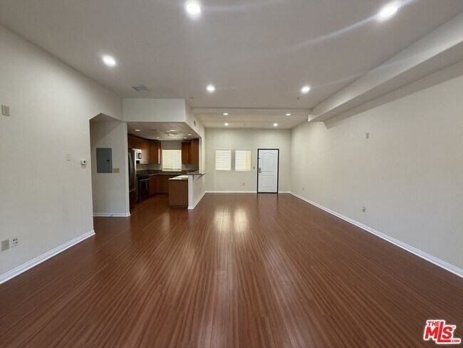 Photo - 15024 Magnolia Blvd Unit 102