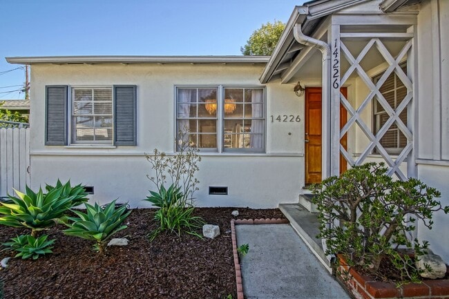 Photo - CHARMING, BRIGHT & AIRY HOLLYGLEN HOME W/ BEAUTIFULLY LANDSCAPED FRONT & REAR YARDS W/ PATIO BLOC...