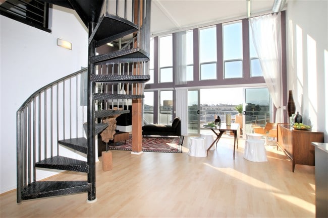 2x2 LOFT - Spiral Staircase - The R2 by CLG