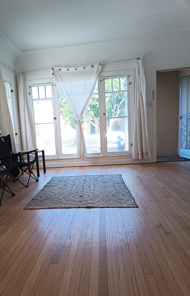 Building Photo - 427 N Genesee Ave Unit 427