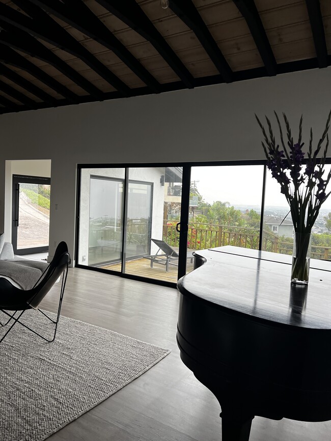 Photo - 353 Mariposa Dr