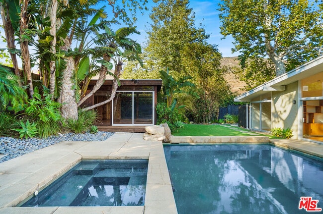 Photo - 30725 Manzano Dr