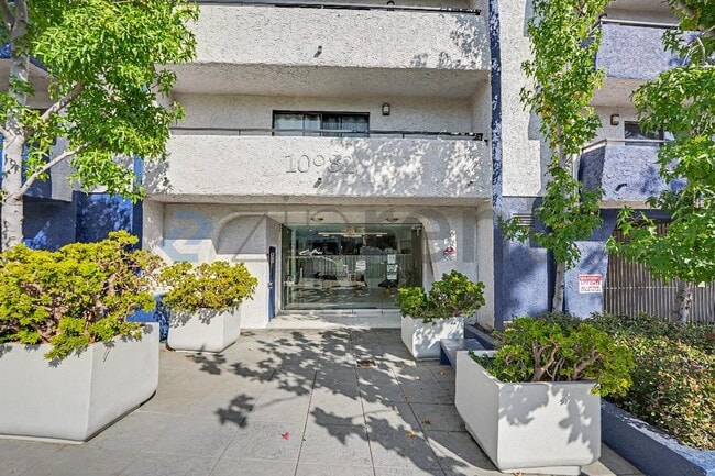 Building Photo - Unit 324