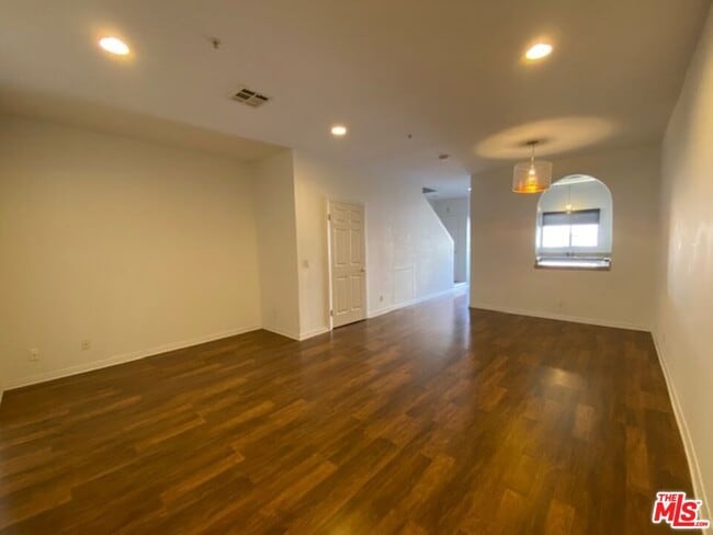 Photo - 5248 Satsuma Ave Unit 2