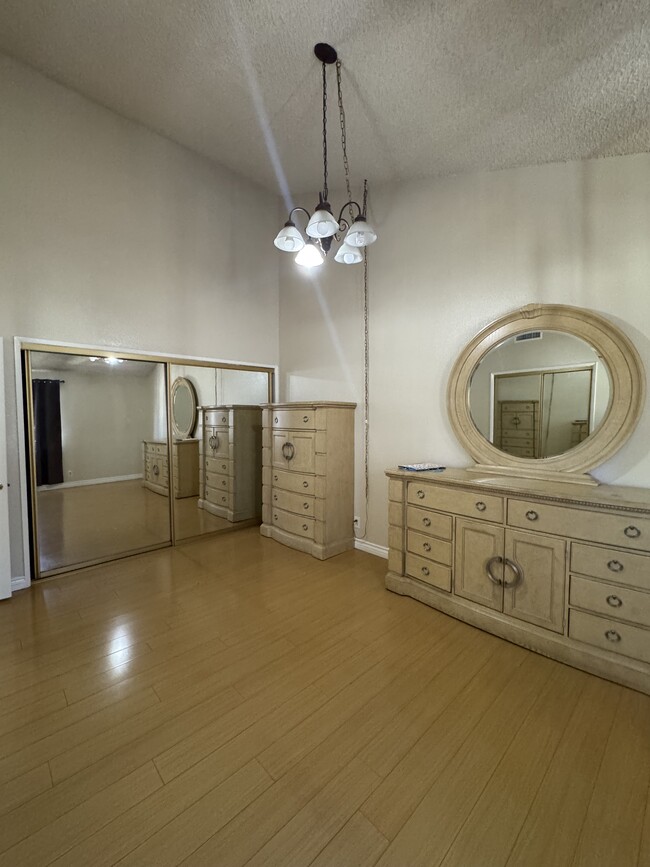 Photo - 7422 Hazeltine Ave Townhome