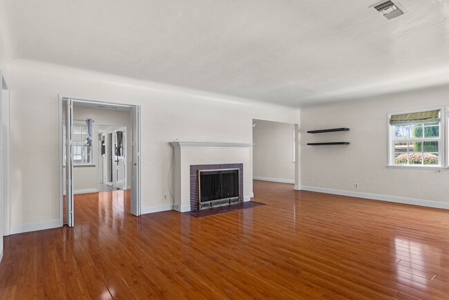 Photo - 550 Clement Dr