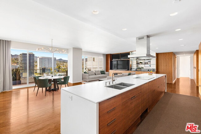 Building Photo - 6250 Hollywood Blvd Unit 14D