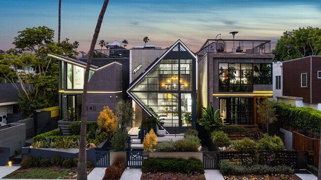 Building Photo - 838 California Ave