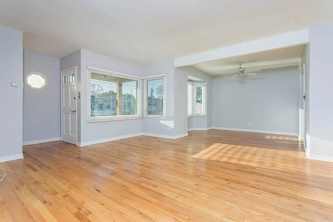 Photo - 2654 Granville Ave