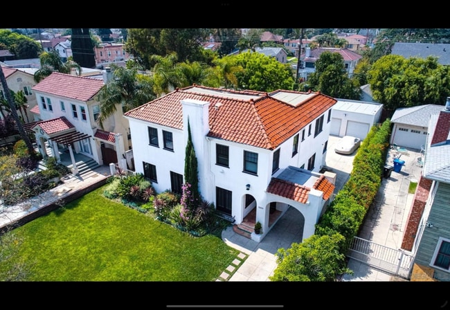 Photo - 2009 S Victoria Ave