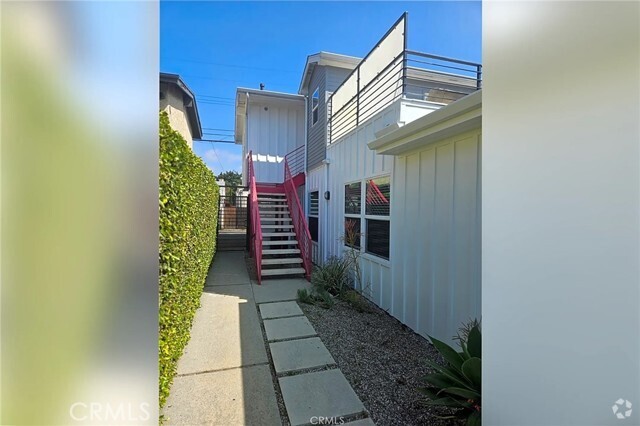 Building Photo - 610 Victoria Ave Rental