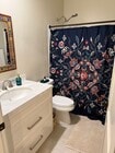 Full bathroom - 1978 Emerald St