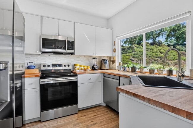 Building Photo - 3 Caribbean Ct Unit 226