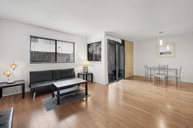 Photo - 435 Virgil Ave Unit 102