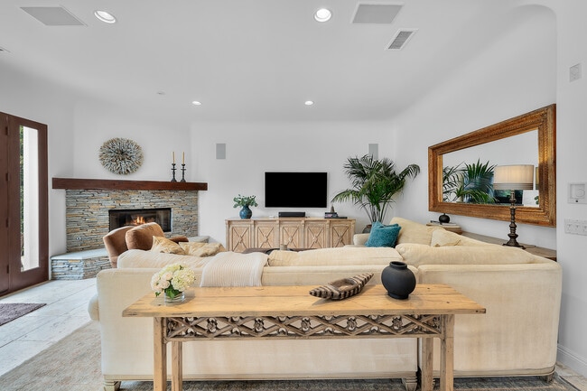 Photo - 1901 John St