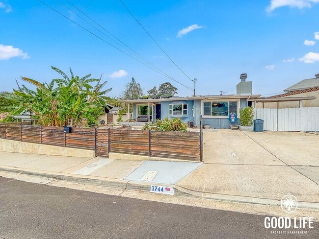 Building Photo - Delightful 3BD/2BA Home with Fruit & Veggie Garden, Back Patio, Solar & In-Unit Laundry