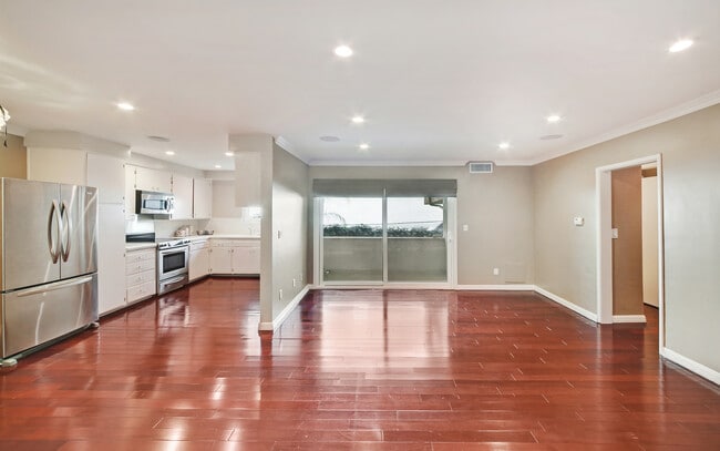 Building Photo - 1734 N Fuller Ave Unit Regency Terrace