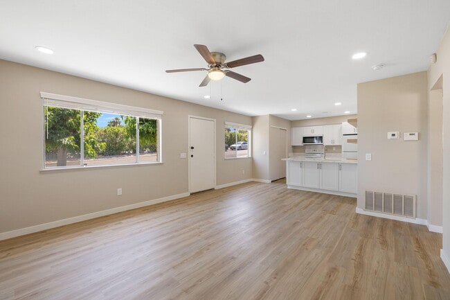 Building Photo - 46869 CA-74 Unit 1