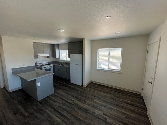 Photo - 1154 Olivera St