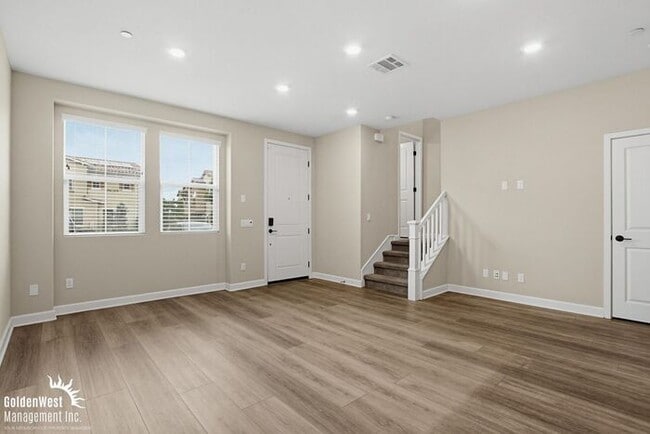 Photo - Bright & Modern 3Bdm 2Ba Townhome in Vista!