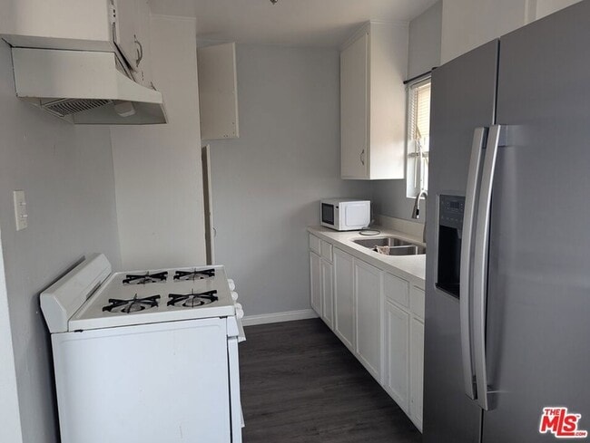 Photo - 901 W 64th St Unit 2