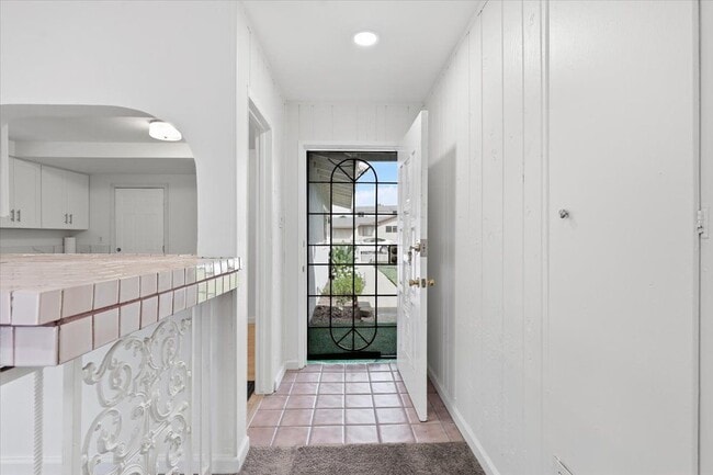 Photo - 858 Ashfield Ave