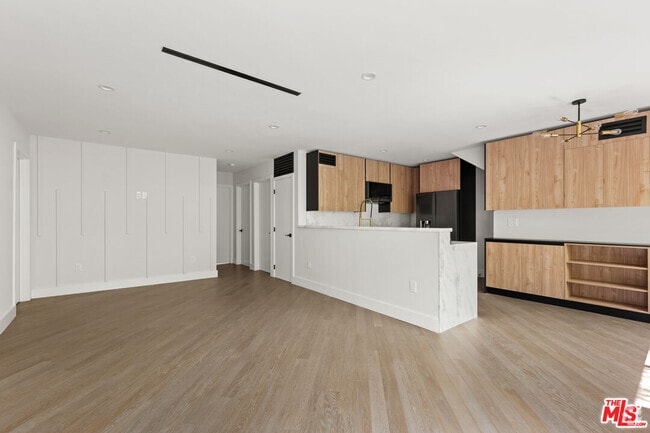 Building Photo - 1450 S Crescent Heights Blvd Rental