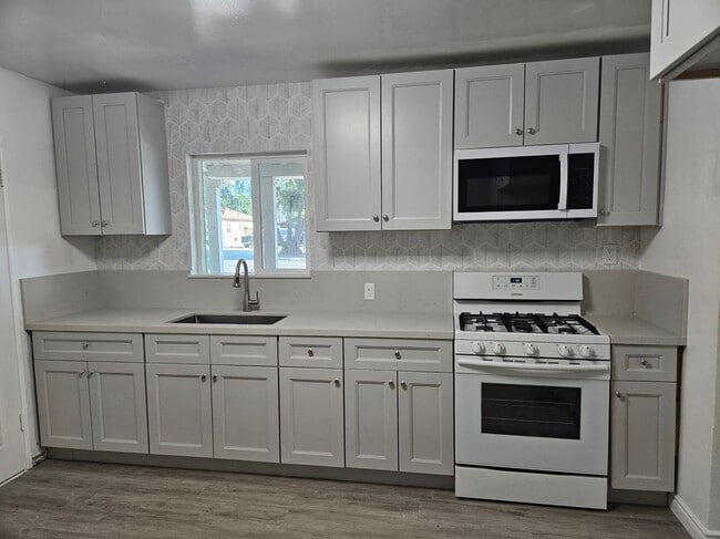 Photo - 712 Whittier Ave