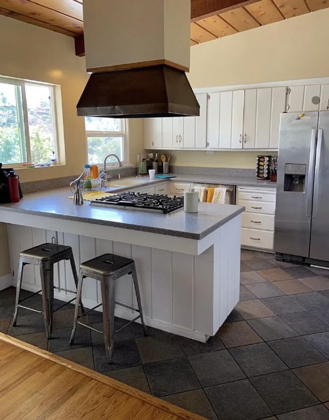 Photo - 6 Bed/ 5 Bath on Campanile! Large back area!