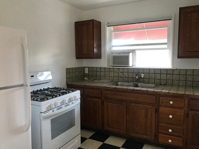 Photo - 1976 Hillhurst Ave Unit 6