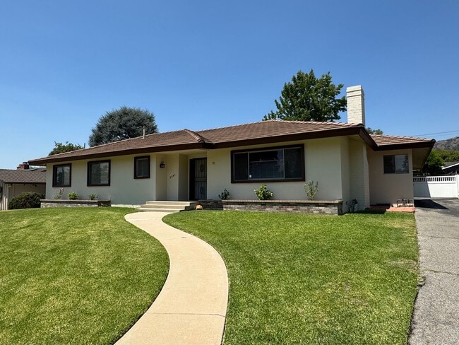 Beautiful Glendora Home in Desireable Area - Beautiful Glendora Home in Desireable Area
