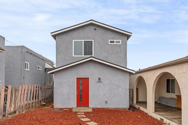 Building Photo - Stunning Remodeled 3-Bed, 3.5-Bath Home with Two Kitchens & Expansive Private Driveway in La Mesa!