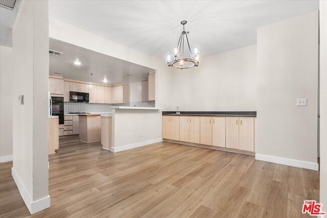 Photo - 5350 White Oak Ave Unit 209