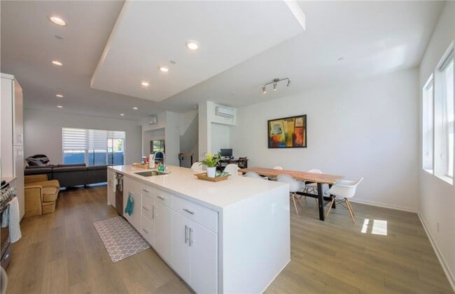 Photo - 430 W Central Ave