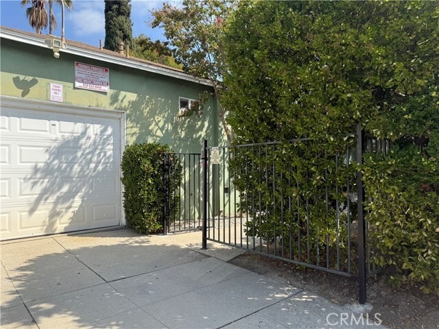 Photo - 5901 woodman Ave Apartment